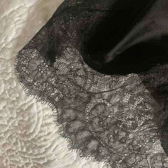 Victoria’s Secret Satin Cami XS Lace - Picture 2 of 4